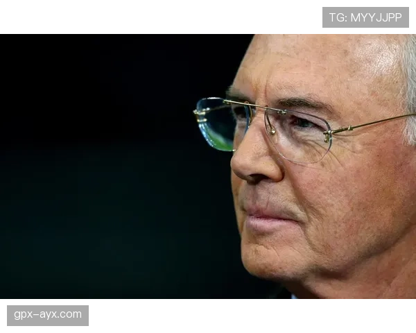 贝肯鲍尔革新进攻思维，推动现代足球战术变革