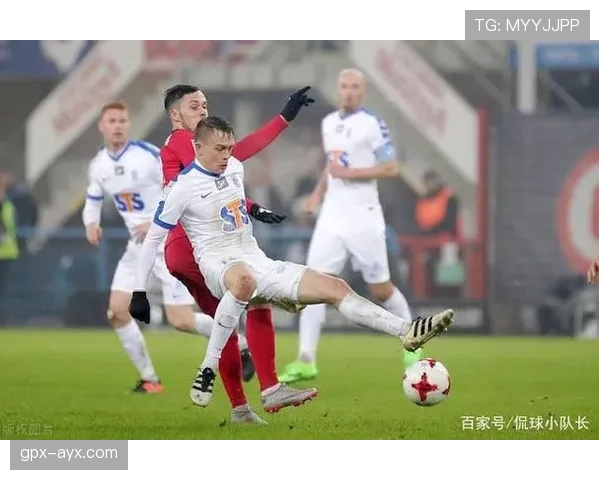 佛罗伦萨边路进攻火力全开，状态回暖豪取连胜重拾信心