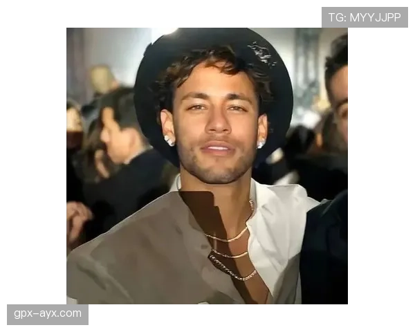 内马尔发型演变分析：从青涩少年到时尚潮流引领者的变化趋势