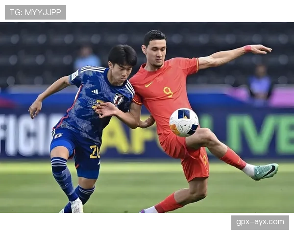 亚洲杯争议判罚引发热议，球迷与专家对判罚意见不一